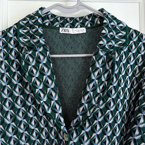 Zara Geometric Print Women’s Short Sleeves V-Neck, notched collar Top Sz: Medium - Picture 3 of 11